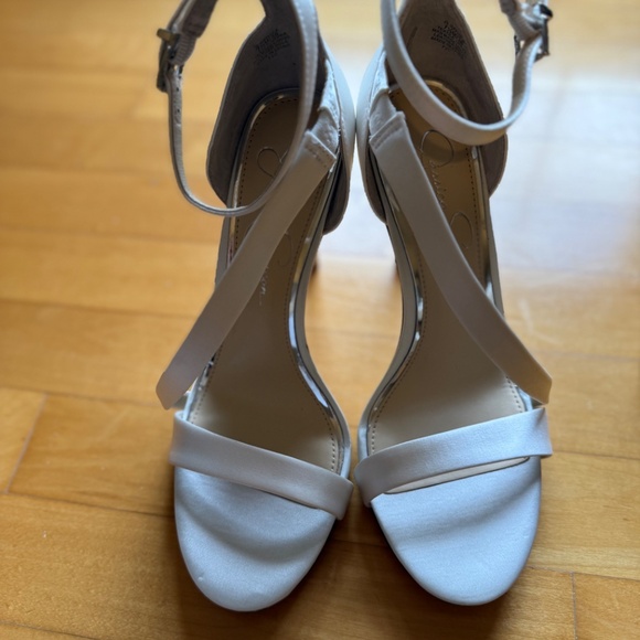 White heels - Picture 3 of 4